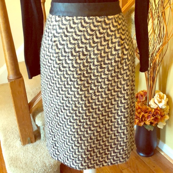 Tweed Skirt with Faux Leather Waistband - Picture 2 of 8